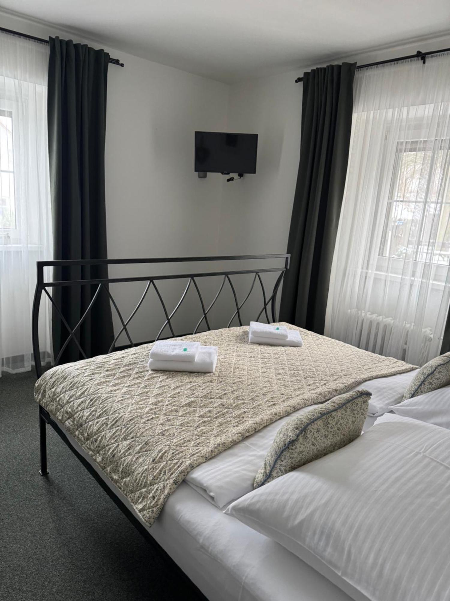 Pension U Draka Карловы Вары Экстерьер фото